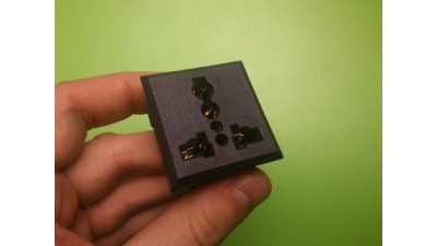 Універсальна розетка монтажна 250V 16A (10685)