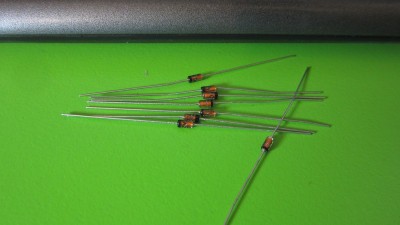 Стабілітрон BZX55C30V 30V 0.5W D0-35 30V 10шт (11245)