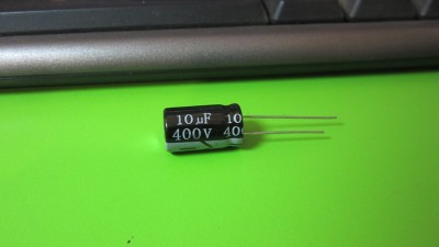 Конденсатор електролітичний 400V 10uF (12652)