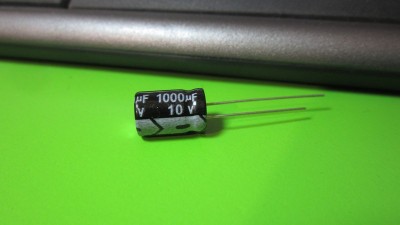 Конденсатор електролітичний 10V 1000uF (12857)