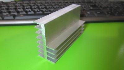 Потужний алюмінієвий радіатор для транзисторів 100*50*30 (12877)