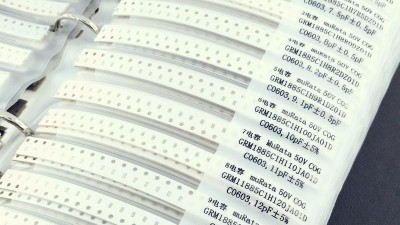 Набір конденсаторів SMD 0603 110 видів по 50 штук в книжці (12942)