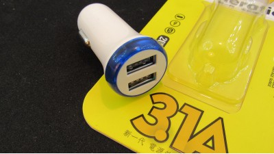 Автомобільний зарядний автозарядка 2*USB 5V 3.1A (15536)