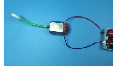 STEM-конструктор  робот-щітка  з електромеханічним  вібраційним приводом (16461)