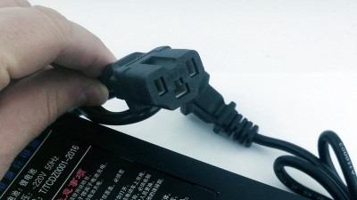 Зарядний пристрій для літієвої батареї 12V вихід 12.6V 10A CC-CV (16863)