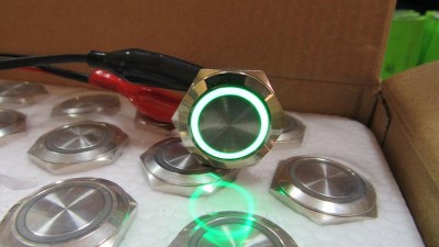 Кнопка антивандальна тактова без фіксації хром 22мм зелений колір (18102)