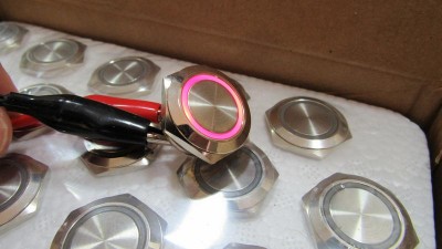 Кнопка антивандальна тактова без фіксації хром 22мм червоний колір (18104)