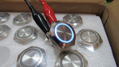 Кнопка антивандальна тактова без фіксації хром 22мм синій колір (18105)