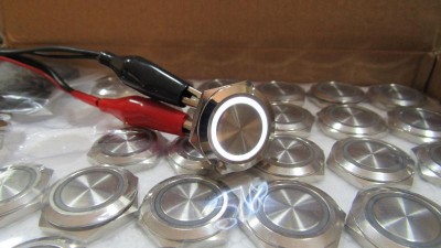 Кнопка антивандальна тактова без фіксації хром 19мм білий колір (18107)