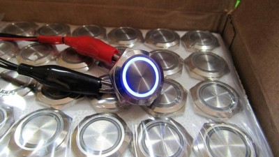 Кнопка антивандальна тактова без фіксації хром 19мм синій колір (18108)