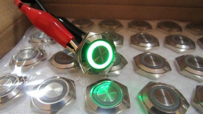 Кнопка антивандальна тактова без фіксації хром 16мм зелений колір (18110)