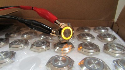 Кнопка антивандальна тактова без фіксації хром 16мм жовтий колір (18113)