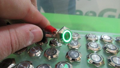 Кнопка антивандальна тактова без фіксації хром 12мм зелений колір (18117)