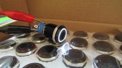 Кнопка антивандальна тактова без фіксації чорна 16мм білий колір (18121)