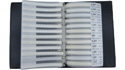 Набір SMD конденсаторів в книжці розмір 0201 51 номінал по 50 штук (19016)